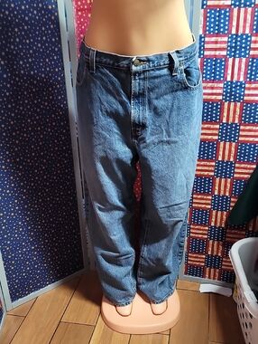 Perry Ellis Men's Relaxed Fit Blue Denim Jeans